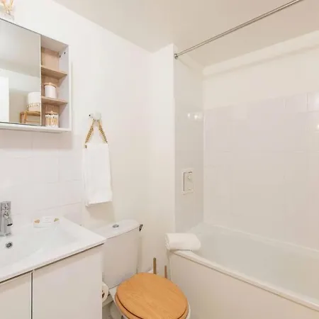 Amazing Stylish Studio, Well Located Near Metro, Bastille Neighborhood Parigi