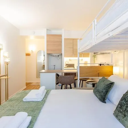 Amazing Stylish Studio, Well Located Near Metro, Bastille Neighborhood Parigi
